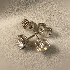 🤩FREE W/ PURCHASE OF $15 OR MORE! Cubic Zirconia Earrings
